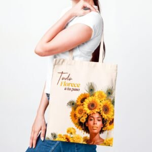 Bolsa de lienzo de Oshún «Todo florece a tu paso» de Ashekuba con modelo