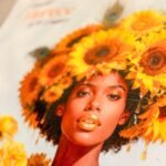 Detalle del rostro de Oshún con girasoles en la bolsa de lienzo