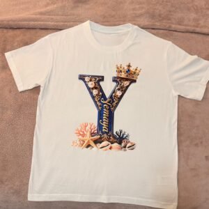 Camiseta blanca de Yemayá con la Y coronada de Ashekuba