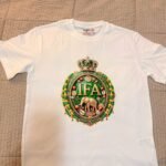 Camiseta de Ifá color blanco, emblema IFÁ con corona, elefante dorado, cauris y collares verde y amarillo