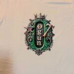 Camiseta de Ogún color blanco, diseño Ogún – Ashekuba
