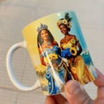 Taza de Oshún y Yemayá juntas con ramos de girasoles, donde el río se une al mar