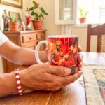 Taza de Shangó coronado con su hacha entre el fuego y los rayos