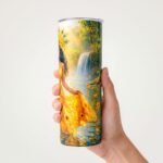 Termo de Oshún de 20 oz con diseño de Oshún con corona y vestido amarillo junto al río