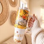Termo de Oshún de 40 oz con asa y pajilla de acero, diseño de girasoles, miel y la palabra «Sultana»