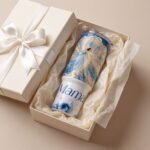 Termo de Yemayá de 40 oz con asa, diseño de Yemayá entre las olas y la palabra «Mamá»