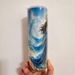 Termo de Yemayá de 20 oz con diseño de Yemayá reina del mar, con corona y vestido azul