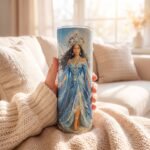 Termo de Yemayá de 20 oz con diseño de Yemayá reina del mar, con corona y vestido azul